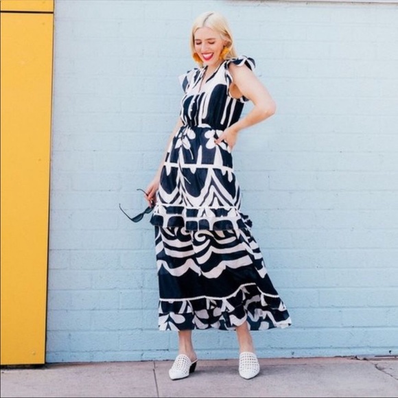 BEAUTIFUL POINT SUR MAXI DRESS🌺 - Picture 2 of 5